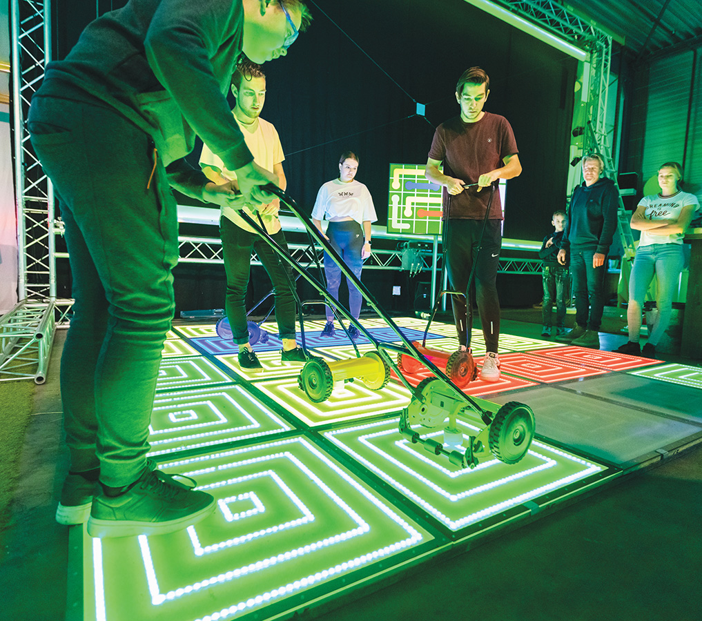 Fun Beach: Giant Arcade Games