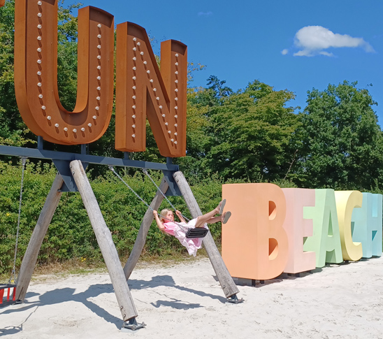 Fun Beach Selfie Swing Fun Beach Selfie Swing