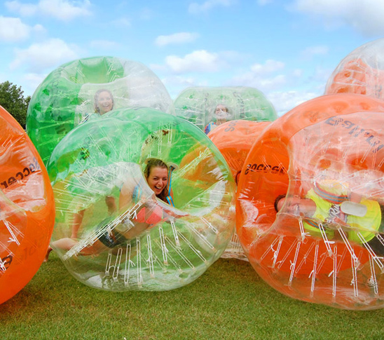 Bubbel rugby is een leuk en intensief spel tijdens een personeelsuitje, sportdag of schoolreisje in Midden-Limburg.